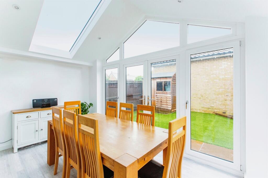 3 bedroom end of terrace house for sale in Medlar Lane, Lower Cambourne ...