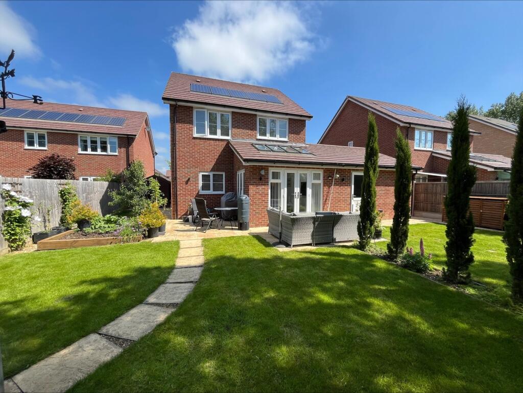 4 bedroom detached house for sale in Woodfield Road, Highfields