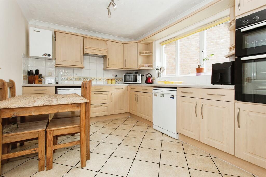 4 bedroom detached house for sale in Norton Close, Papworth Everard