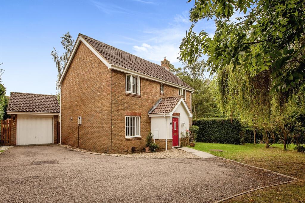 4 bedroom detached house for sale in Norton Close, Papworth Everard