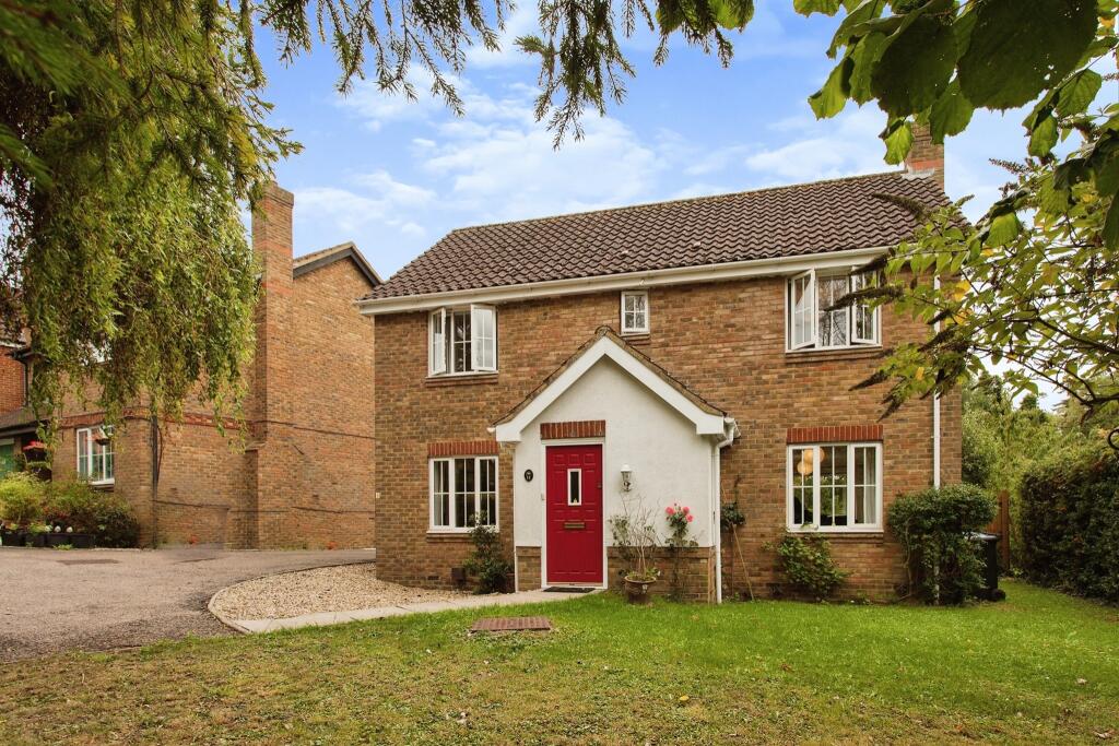 4 bedroom detached house for sale in Norton Close, Papworth Everard