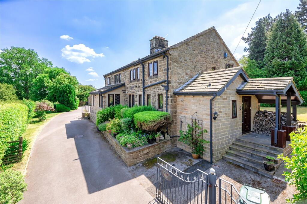 4 bedroom detached house for sale in Moor Lane, Burley Woodhead, Ilkley