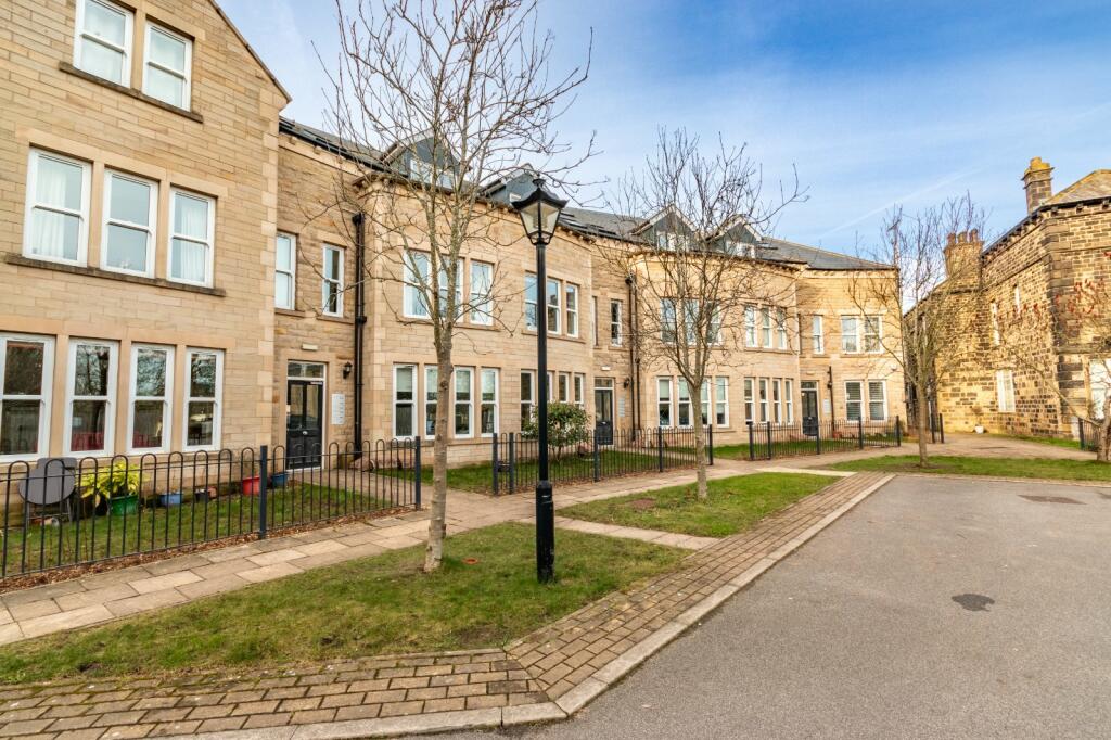 2 bedroom flat for sale in Farnley Road, Menston, Ilkley, West