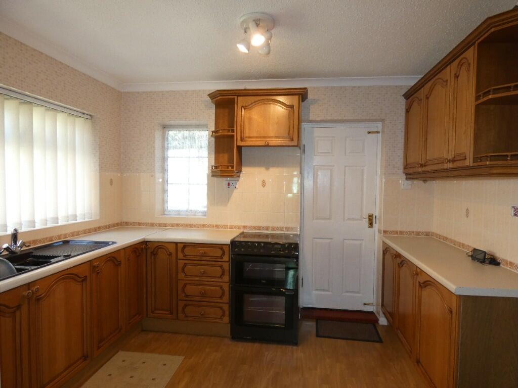 3 bedroom detached house for sale in Whitefields Drive, Richmond, North