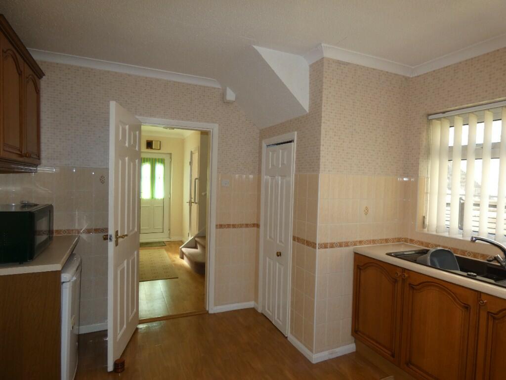 3 bedroom detached house for sale in Whitefields Drive, Richmond, North