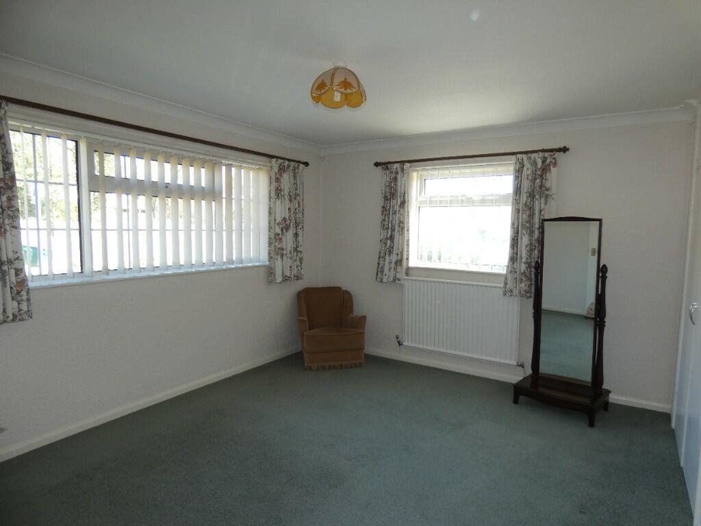 3 bedroom detached house for sale in Whitefields Drive, Richmond, North