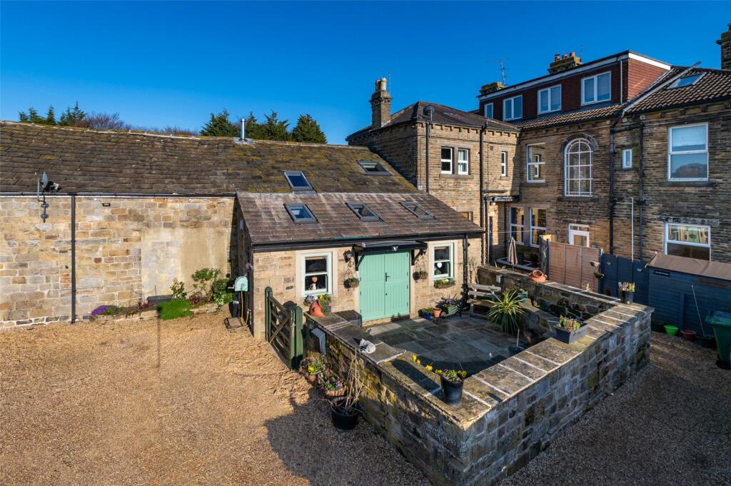 2 bedroom house for sale in Dean Lane, Horsforth, Leeds, West Yorkshire