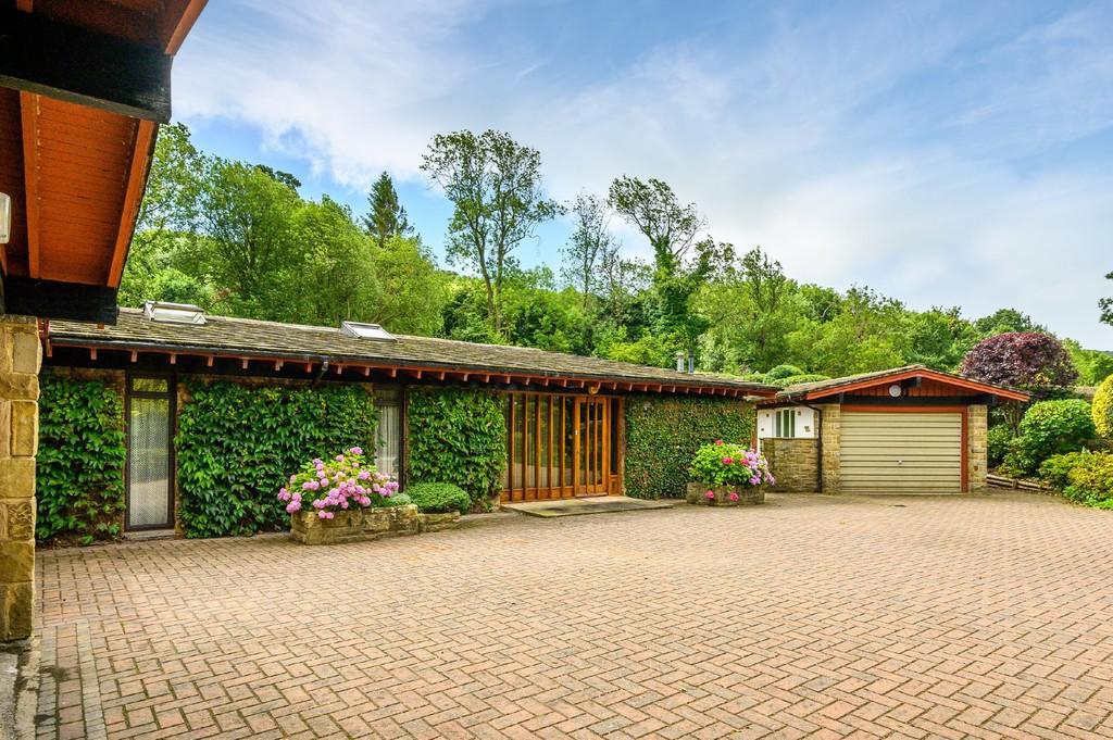 4 bedroom detached house for sale in Old Pool Bank, Pool In Wharfedale