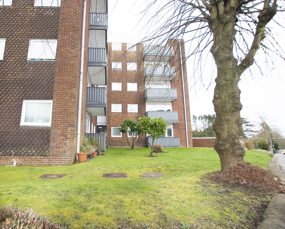 1 bedroom apartment for sale in Silverdale Road, Burgess Hill, West