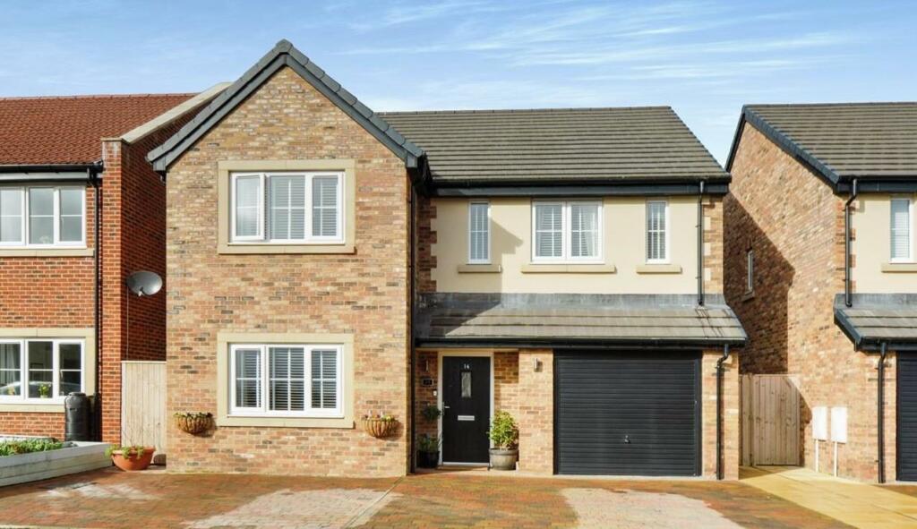 4 bedroom detached house for sale in Willow Drive, Stannington Station