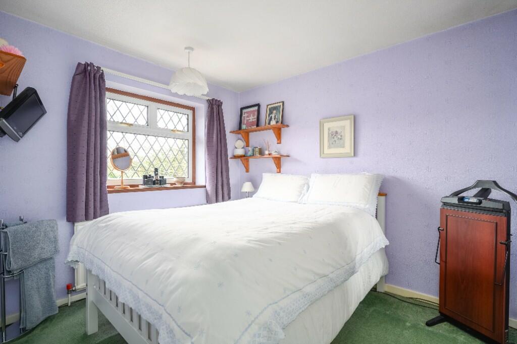 4 bedroom detached house for sale in Ashurst Drive, Shepperton