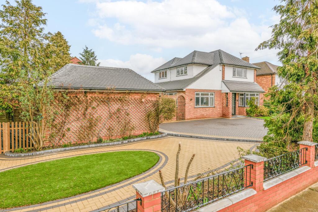 4 bedroom detached house for sale in Ashurst Drive, Shepperton