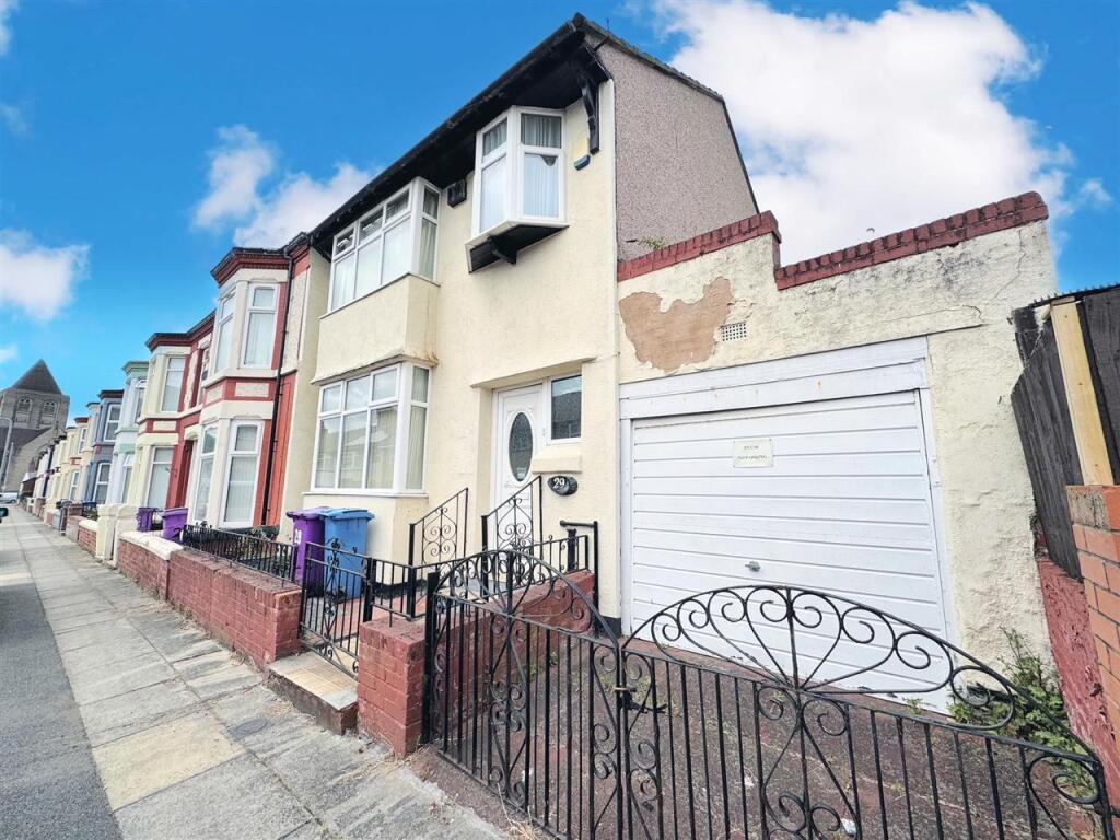 3 bedroom end of terrace house