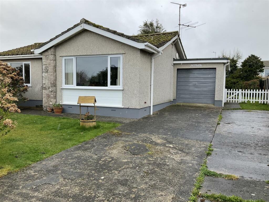 2 bedroom detached bungalow for sale in Lon Thelwal, Benllech, TynY