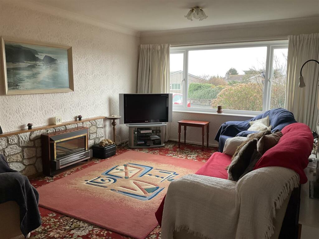 2 bedroom detached bungalow for sale in Lon Thelwal, Benllech, TynY