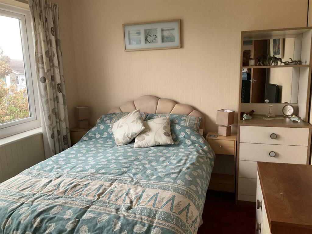 2 bedroom detached bungalow for sale in Lon Thelwal, Benllech, TynY