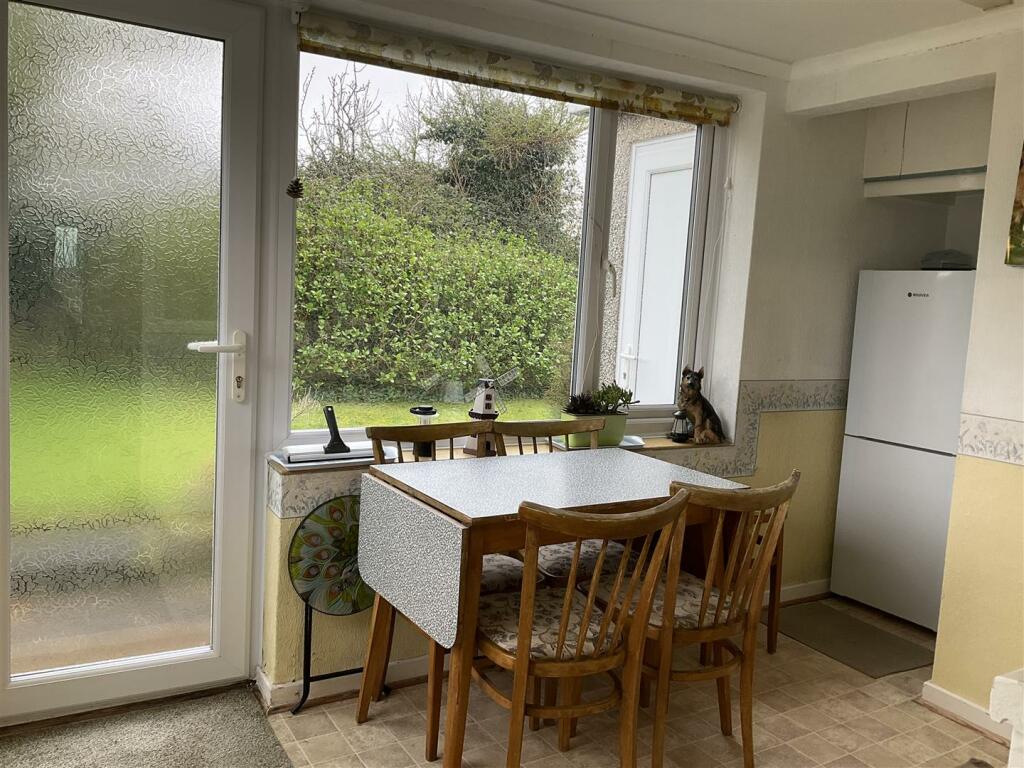 2 bedroom detached bungalow for sale in Lon Thelwal, Benllech, TynY