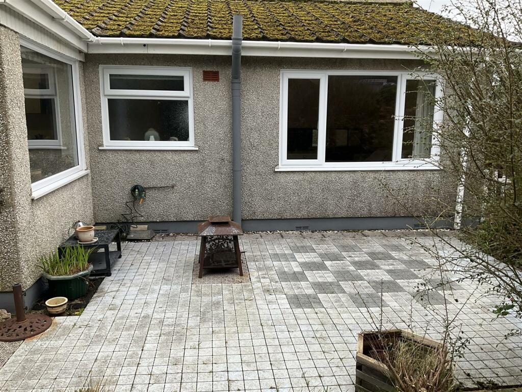 2 bedroom detached bungalow for sale in Lon Thelwal, Benllech, TynY