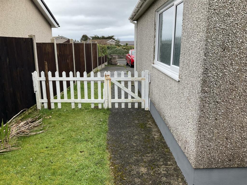 2 bedroom detached bungalow for sale in Lon Thelwal, Benllech, TynY