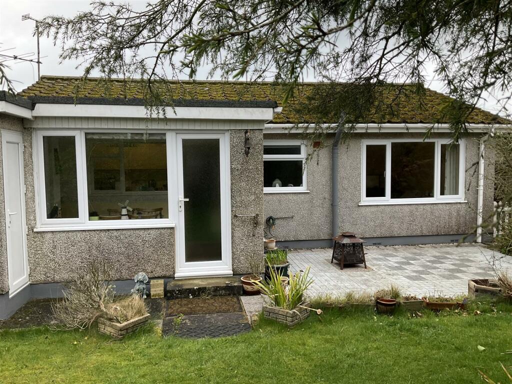 2 bedroom detached bungalow for sale in Lon Thelwal, Benllech, TynY