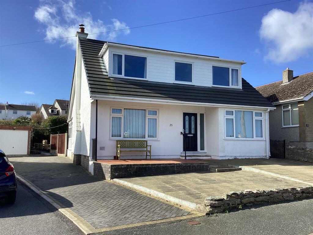 4 bedroom detached bungalow for sale in Fern Hill, Benllech, LL74