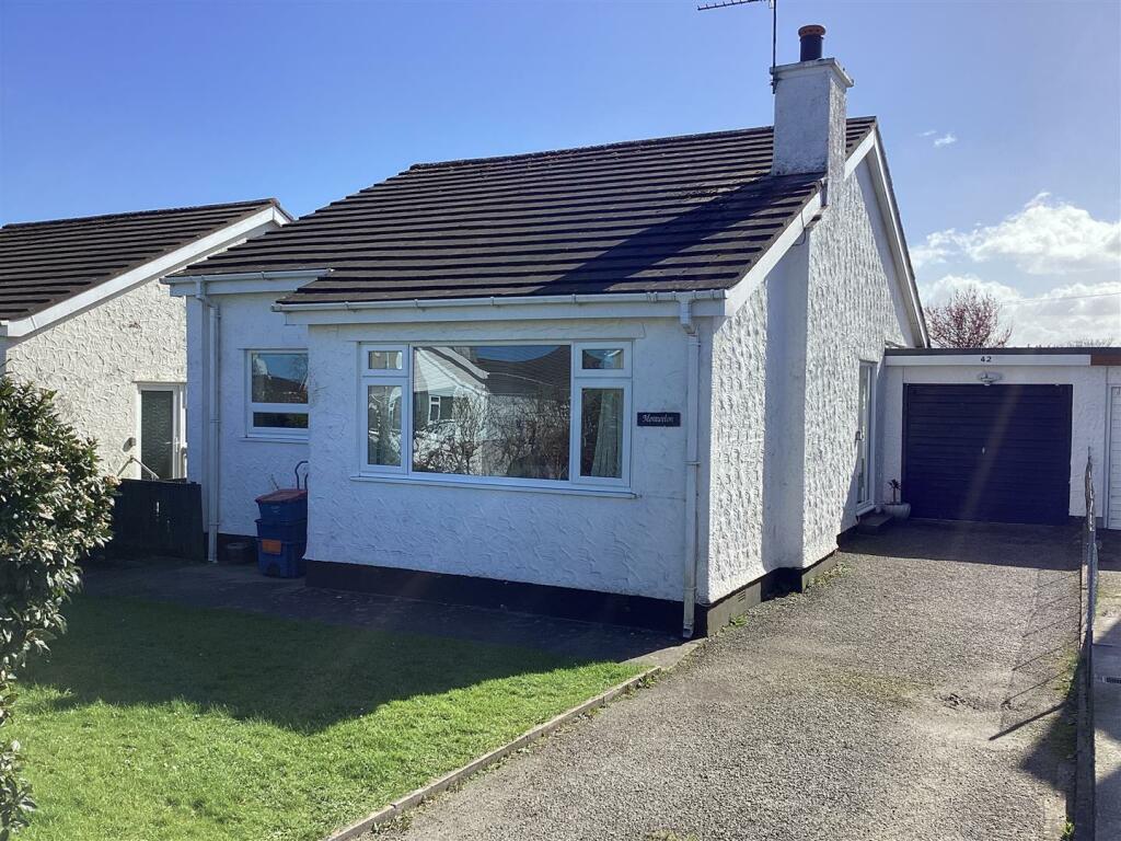 2 bedroom detached bungalow for sale in Breeze Hill, Benllech, LL74