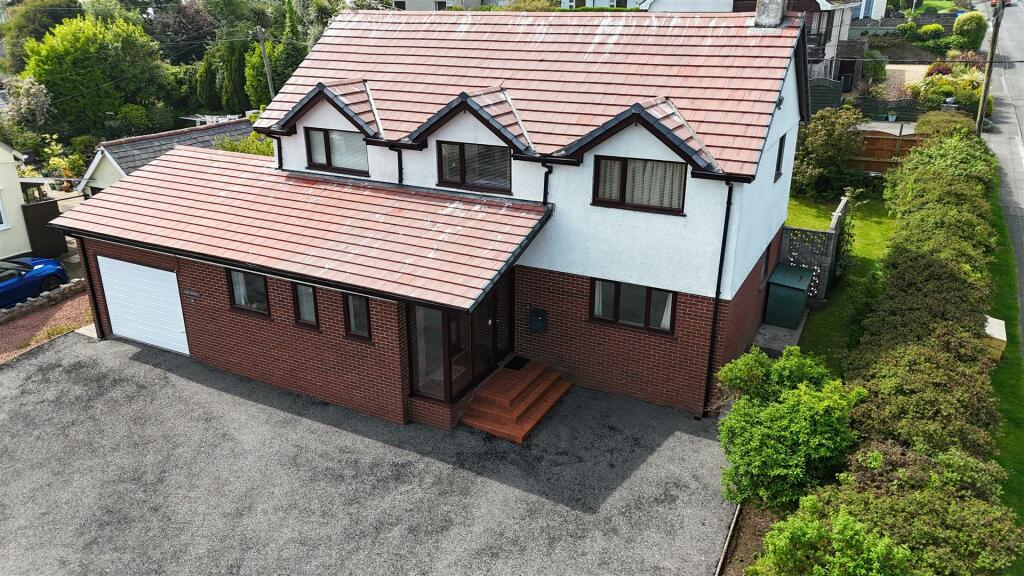 4 bedroom detached house for sale in Bay View Road, Benllech, LL74