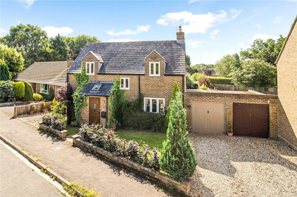 4 bedroom detached house for sale in Hollybush Road, Hook Norton, OX15