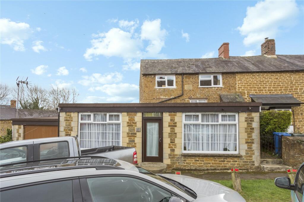 4 bedroom terraced house for sale in High Street, Hook Norton, OX15