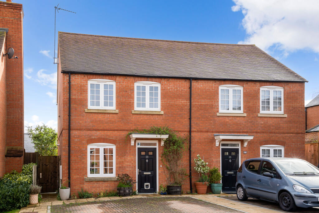 2 bedroom house for sale in Henge Close, Adderbury, OX17