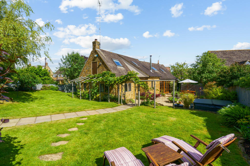 4 bedroom detached house for sale in Lower Street, Barford St Michael, OX15