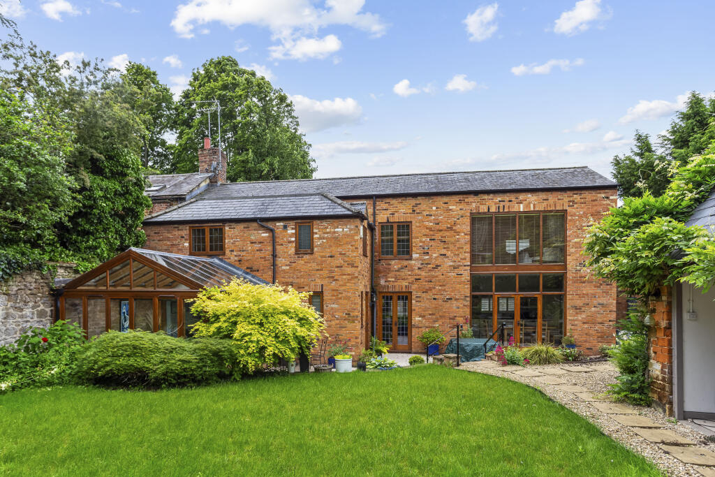 4 bedroom semidetached house for sale in Oxford Road, Adderbury, OX17