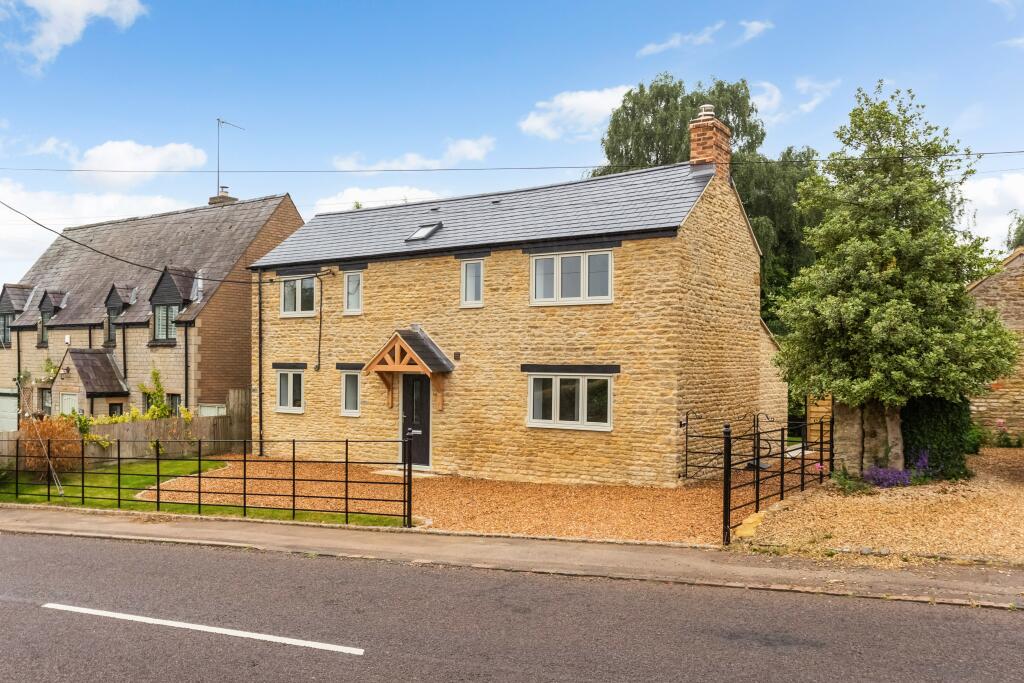 4 bedroom house for sale in Blenheim, Brackley, NN13