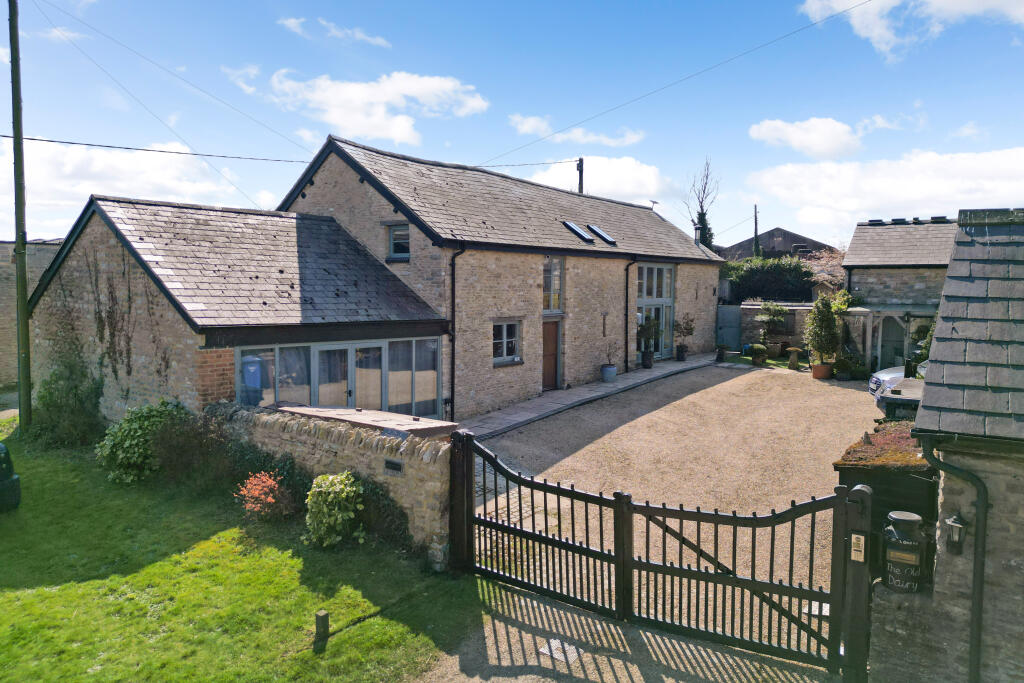 Main image of property: The Green, Hethe, OX27