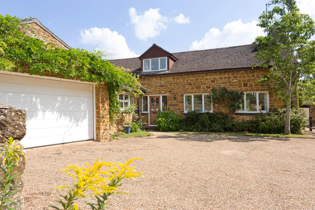 Main image of property: Tanners Lane, Adderbury, OX17