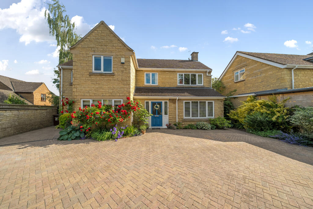 Main image of property: Hempton Road, Deddington, OX15