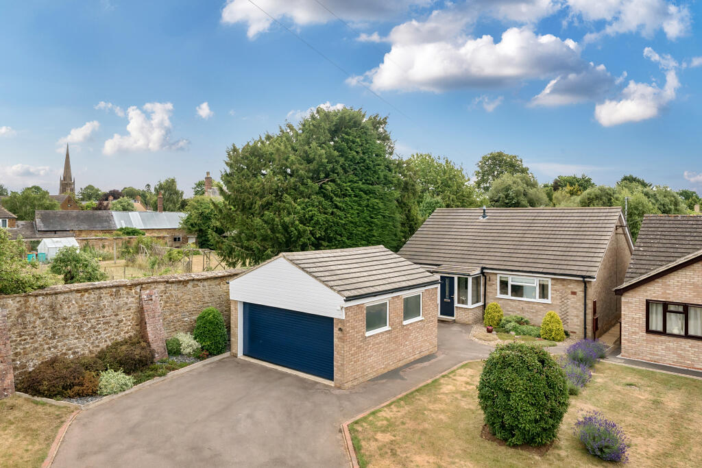 Main image of property: Cherrys Close, Bloxham, OX15