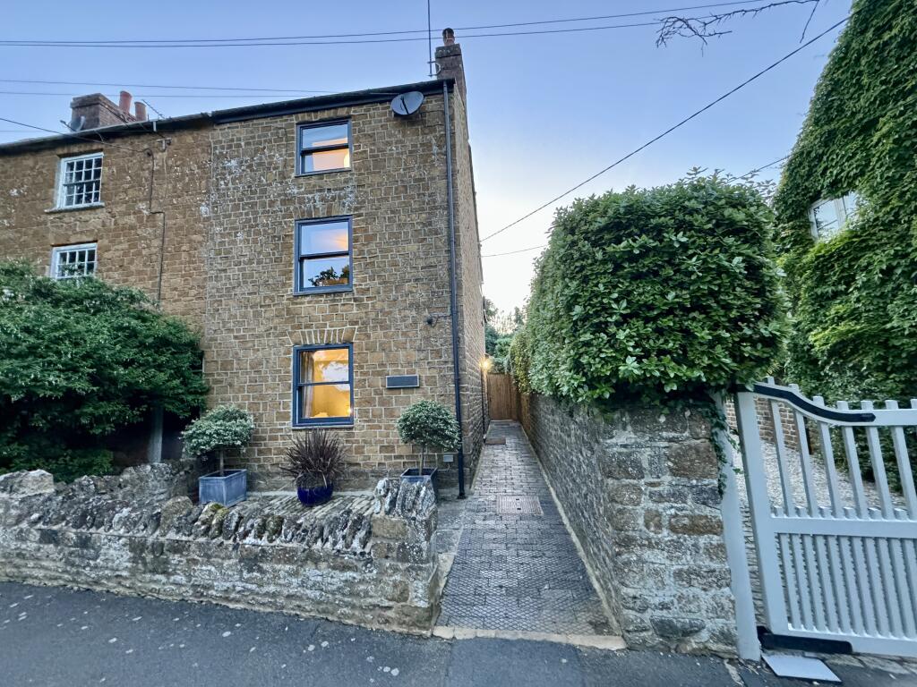 Main image of property: Castle Street, Deddington, OX15