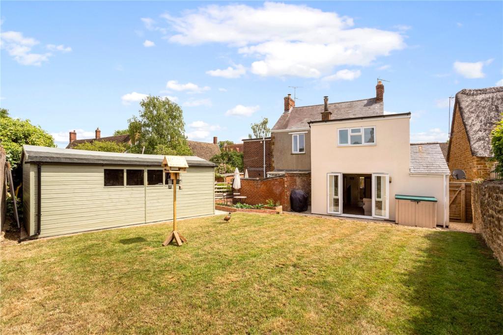 3 bedroom semidetached house for sale in Workhouse Lane, Bloxham