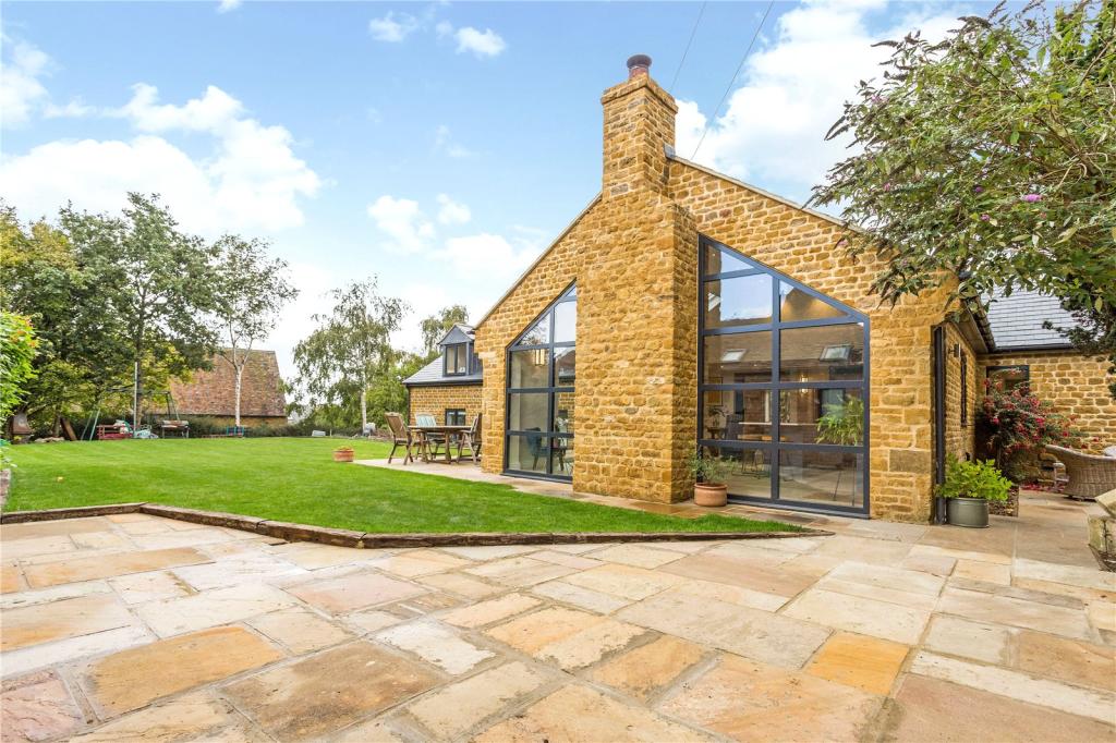 3 bedroom detached house for sale in The Lane, Hempton, Banbury