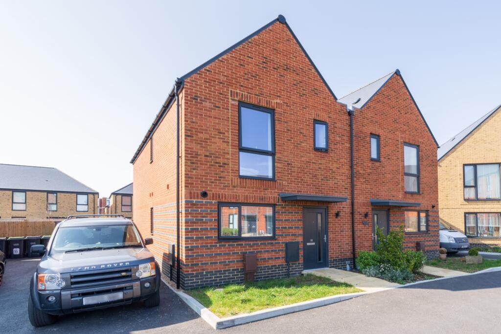 Main image of property: Victorious Close, Lee-On-The-Solent, Hampshire, PO13