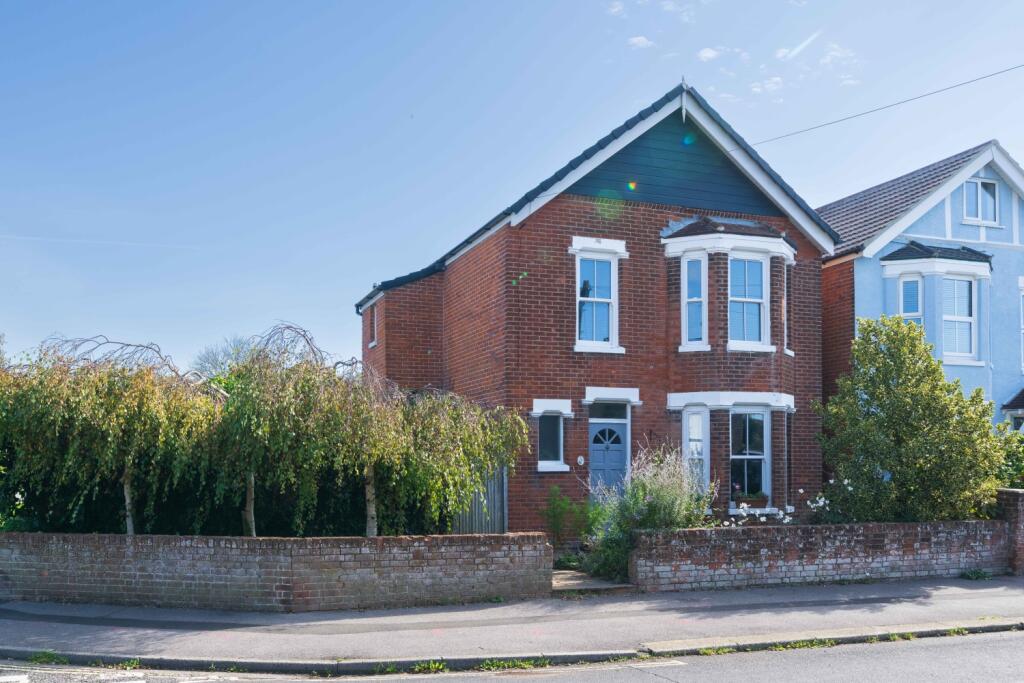 Main image of property: Russell Road, Lee-on-the-Solent, Hampshire, PO13