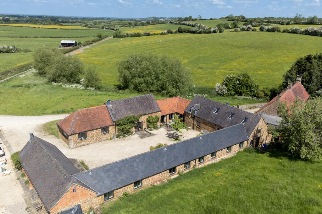 5 bedroom detached house for sale in Lower End, Priors Hardwick, CV47