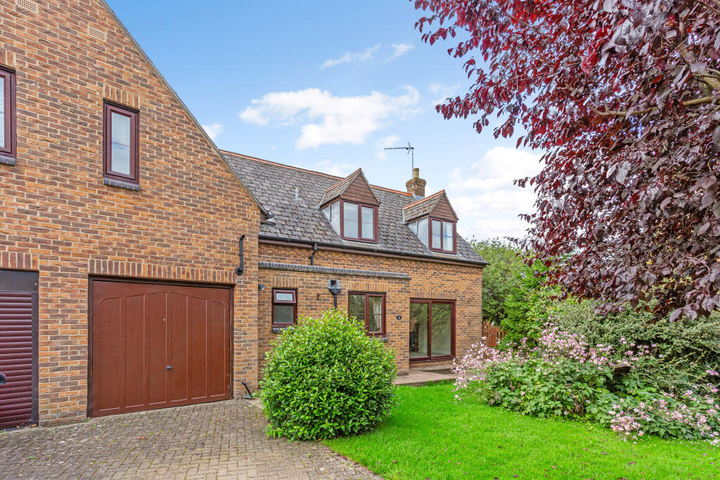 4 bedroom semidetached house for sale in Milton Road, Bloxham, Banbury, OX15