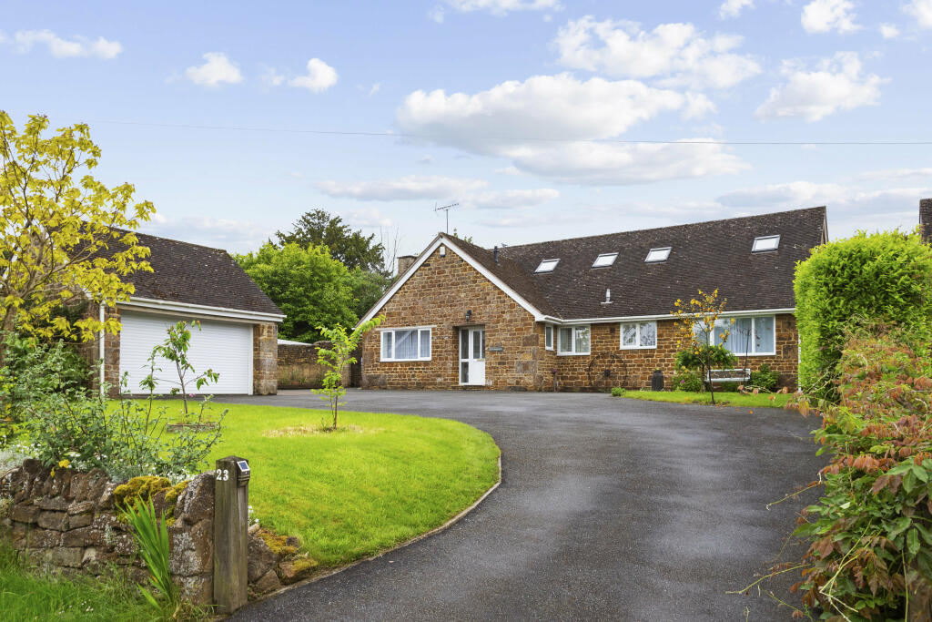 5 bedroom bungalow for sale in Westhorpe Lane, Byfield, NN11