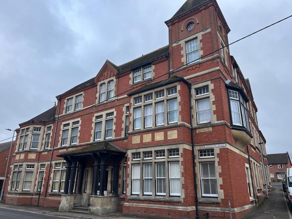 Studio flat for sale in **PRICED TO SELL**Andover Road, SP11