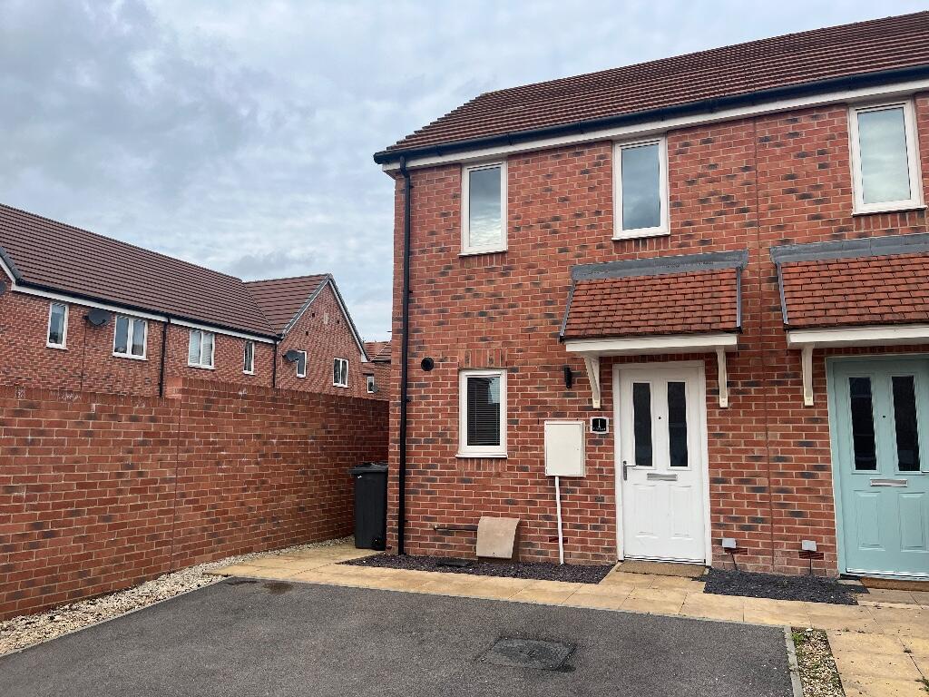 2 bedroom end of terrace house for sale in ** END OF TERRACE/PRICED TO