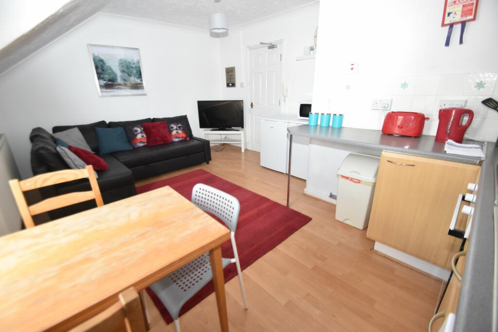 1 bedroom flat for rent in Claude Road, Roath, Cardiff, CF24