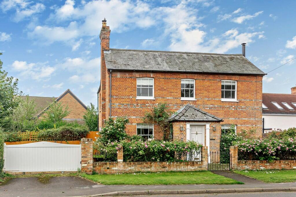 4 bedroom detached house for sale in High Street, Chalgrove, Oxford, OX44