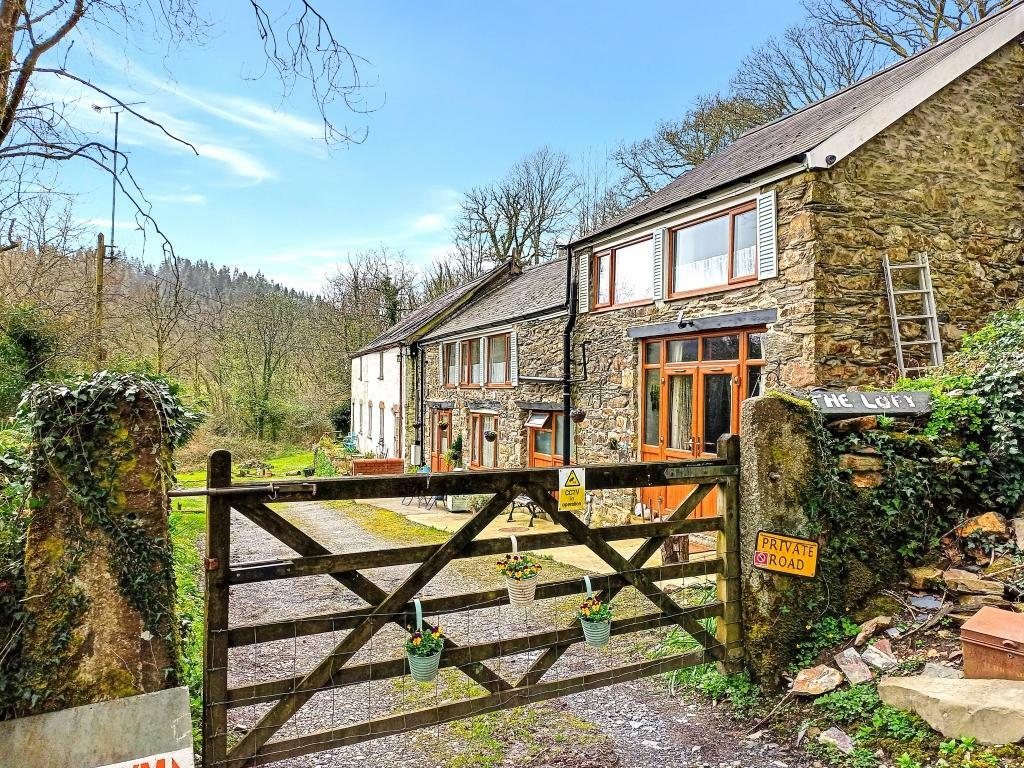 3 bedroom semidetached house for sale in Dolwilym Farm, Hebron